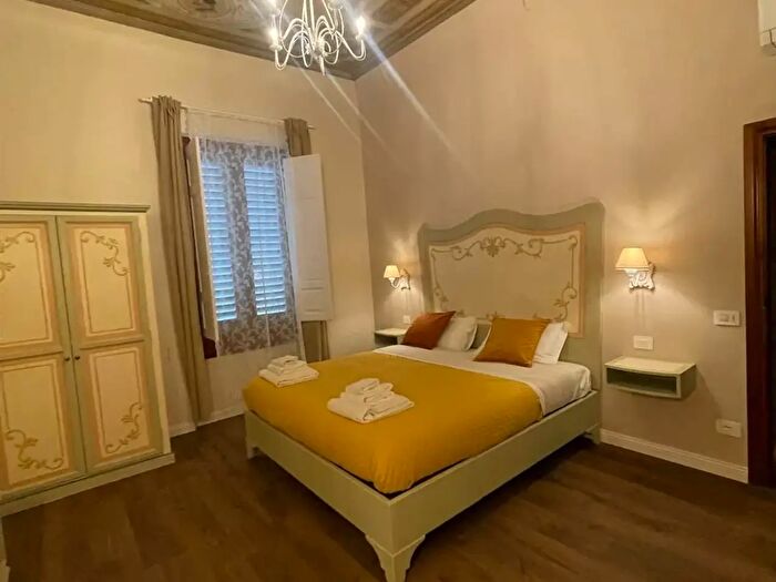 Appartamento con 6 locali in vendita in Via XX Settembre, Firenze