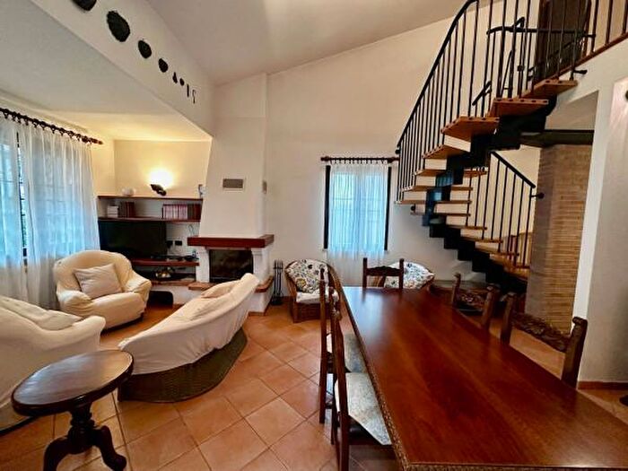 Casa con 6 locali in vendita in Viale Ruggero Leoncavallo, Comacchio