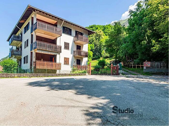 Appartamento trilocale in vendita in Via al Piso, Barzio