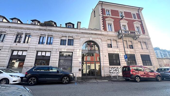 Appartamento bilocale in vendita in Via Decembrio, Milano