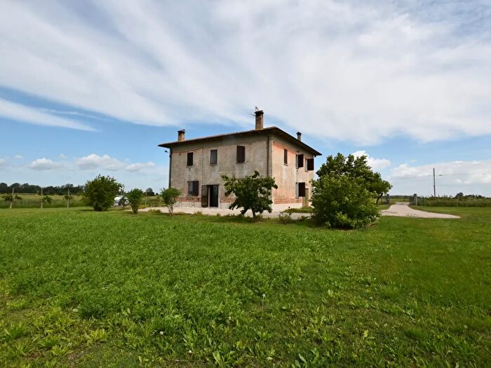 Casa con 6 locali in vendita in Via Montefiorino, Malalbergo
