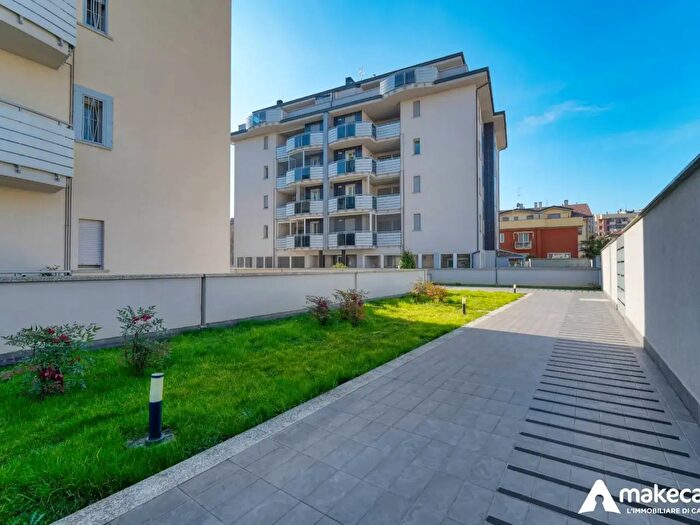 Appartamento quadrilocale in vendita in Via Conte Camillo Benso di Cavour, San Giuliano Milanese