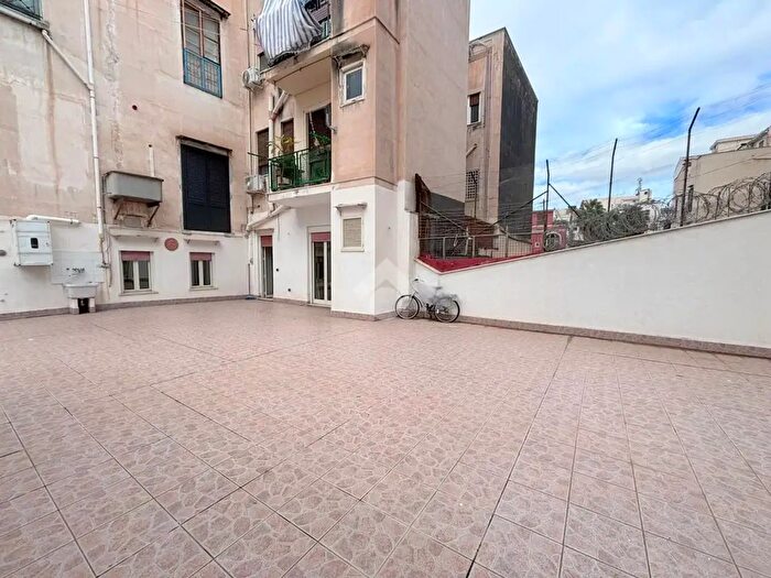 Appartamento bilocale in vendita in Via Re Federico, Palermo