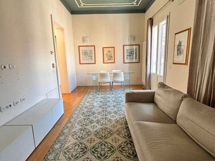 Appartamento con 5 locali in affitto in Via Isidoro la Lumia, Politeama Ruggiero Settimo, Palermo