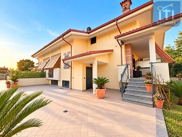 Casa con 5 locali in vendita in Via Ollolai, Roma