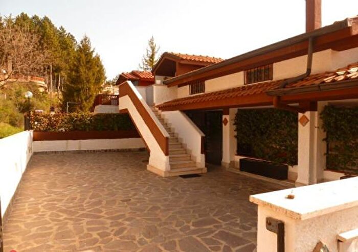 Appartamento trilocale in vendita in Vallinfreda