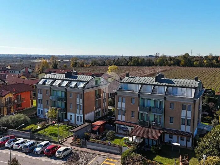 Appartamento con 5 locali in vendita in Viale FTommaso Marinetti, Caldiero