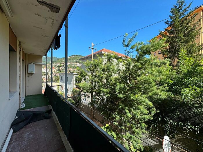 Appartamento con 6 locali in vendita in Via Agostino Lombardi, Genova