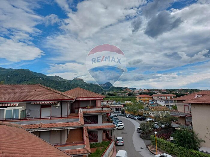 Appartamento trilocale in vendita in Via Ruggero Leoncavallo, Taormina