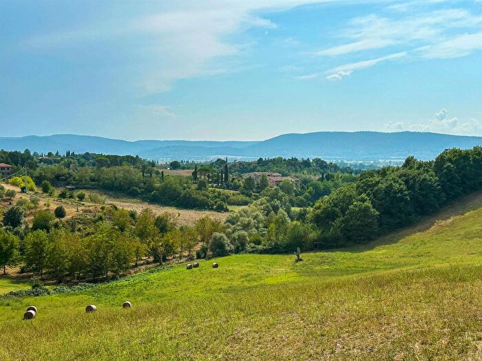 Casa con 6 locali in vendita in Siena