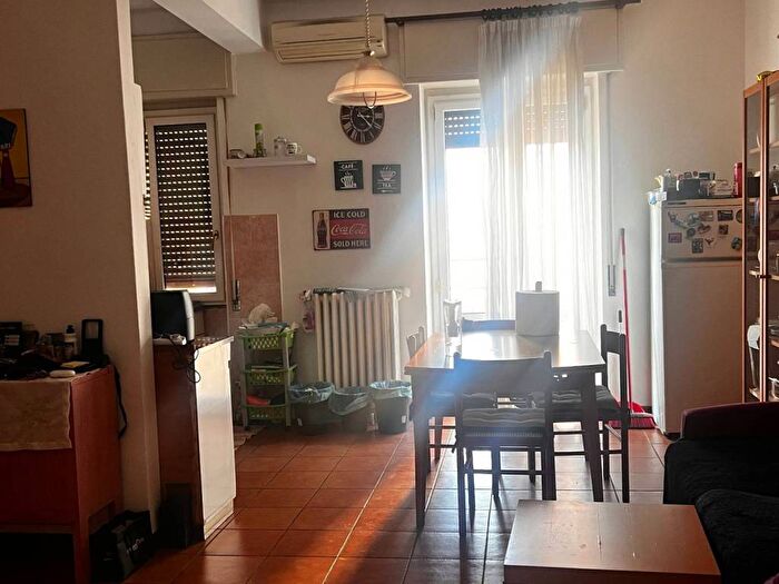 Appartamento trilocale in affitto in Via Paolo Gorini, Centro Storico, Pavia