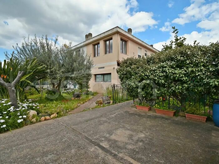 Casa trilocale in vendita in Via Adige, Capoterra