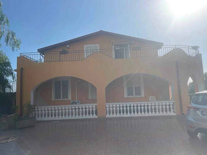 Casa con 10 locali in vendita in Siracusa