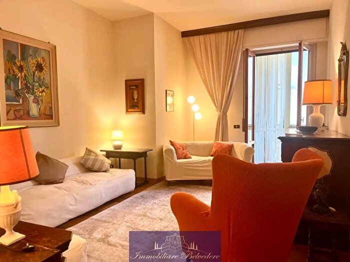 Appartamento trilocale in affitto in Via della Cernaia, Firenze