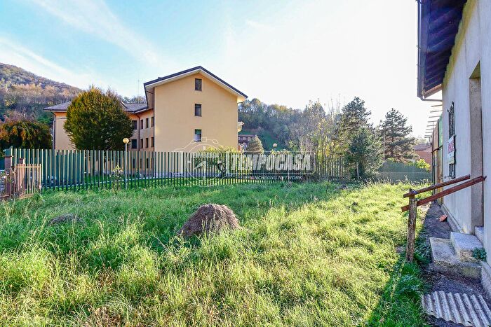 Casa trilocale in vendita in Via dei Praeli, Asso