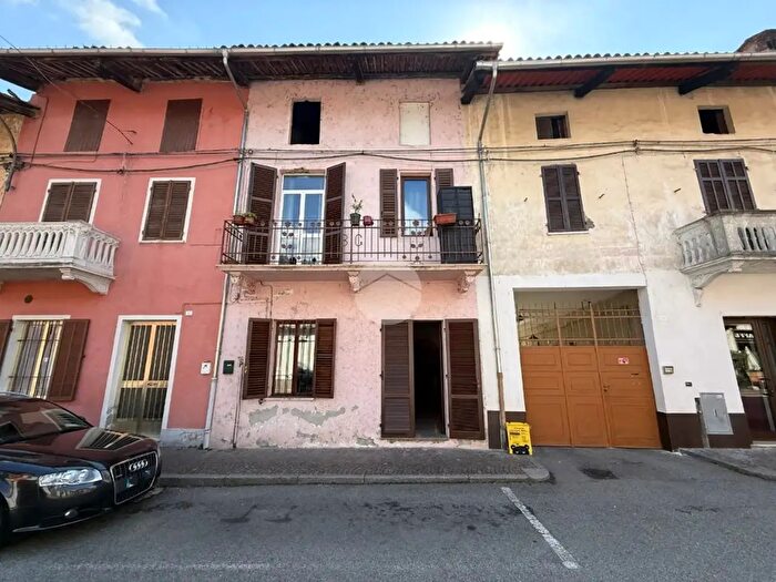 Casa con 6 locali in vendita in Corso Vittorio Emanuele, Albiano DIvrea