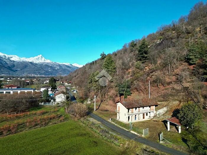 Casa con 6 locali in vendita in Via Vecchia della Valle, Revello