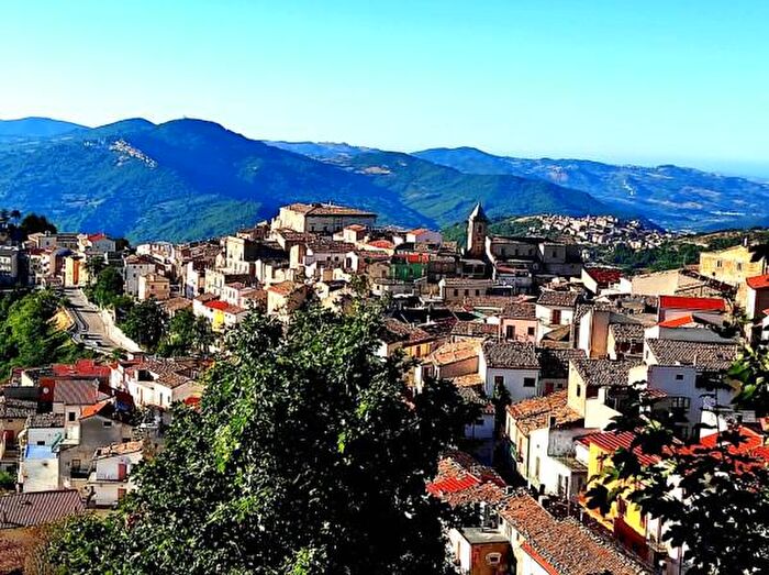 Appartamento trilocale in vendita in Via Vittorio Emanuele III, Montefalcone Nel Sannio