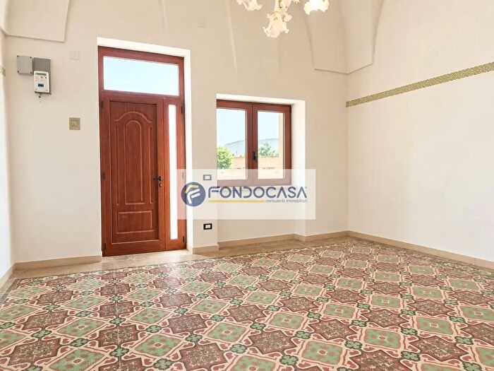 Casa con 8 locali in vendita in Via Bainsizza, Santa Cesarea Terme