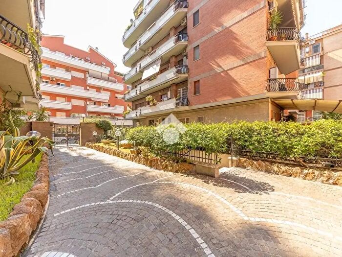 Appartamento con 5 locali in vendita in Via Franco Sacchetti, Roma