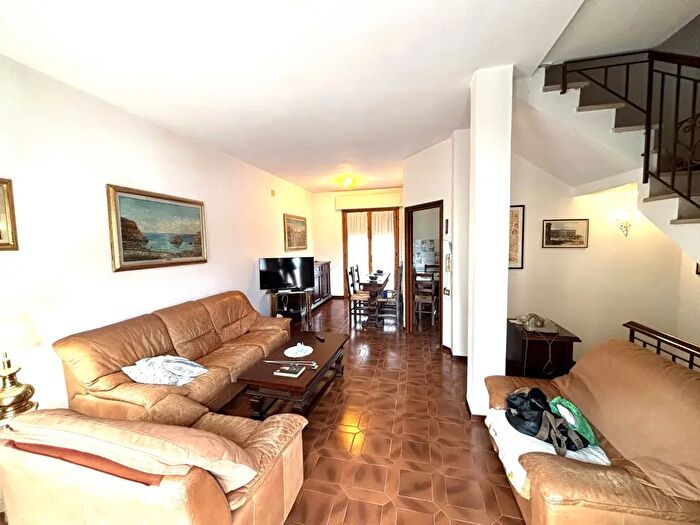 Appartamento con 5 locali in vendita in Via Etna, Grosseto