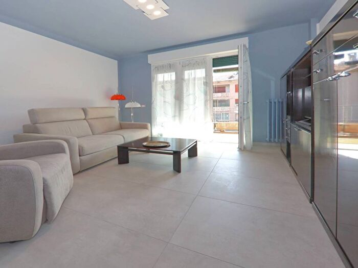 Appartamento trilocale in affitto in Via San Miniato, Bignami Ponale, Milano