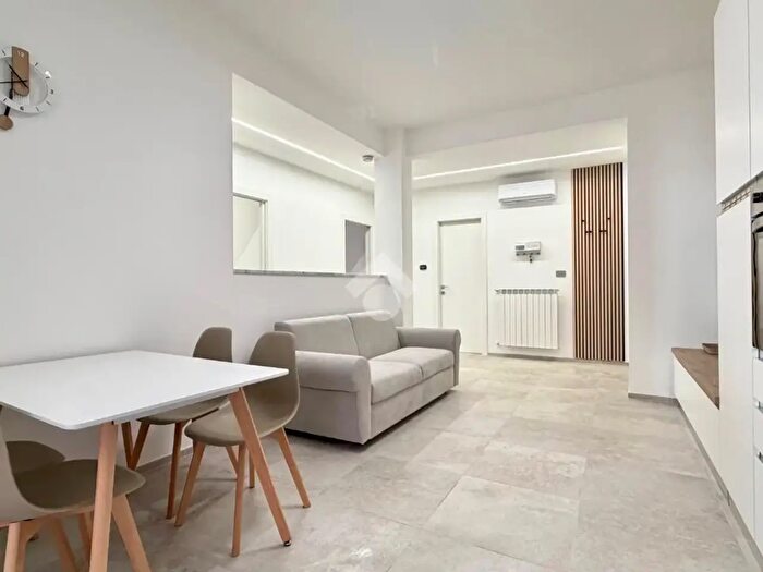 Appartamento trilocale in vendita in Via Neghelli, Alassio