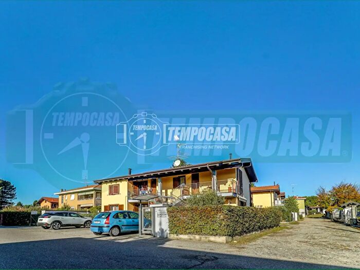 Appartamento trilocale in vendita in Via Moncarletto, Somma Lombardo