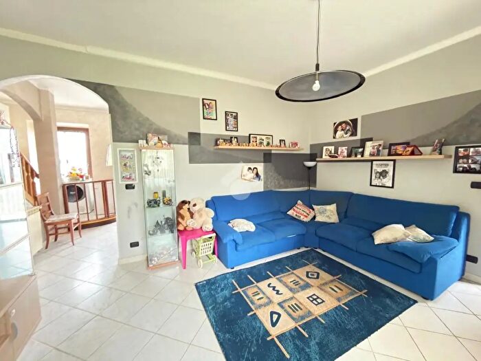 Appartamento quadrilocale in vendita in Via Benna, Coazze