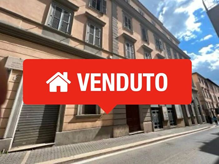 Appartamento con 12 locali in vendita in Via Guido NatiVelletri, Velletri