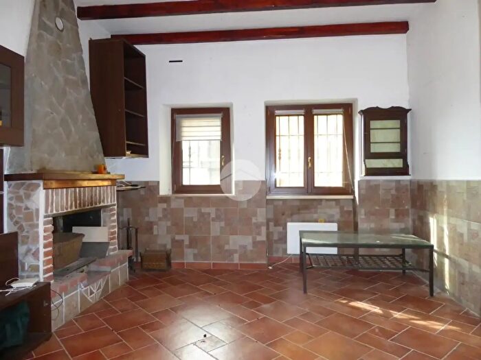 Casa trilocale in vendita in Frazione Colombaia, Montu Beccaria