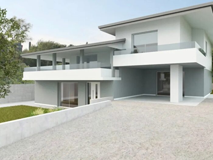 Casa con 6 locali in vendita in Tombolo