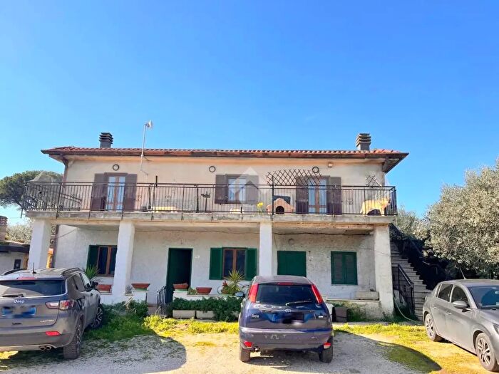 Casa quadrilocale in vendita in Via dei Archi, Velletri