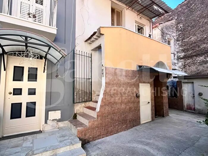 Appartamento trilocale in vendita in Vico Appio Claudio, Vitulazio