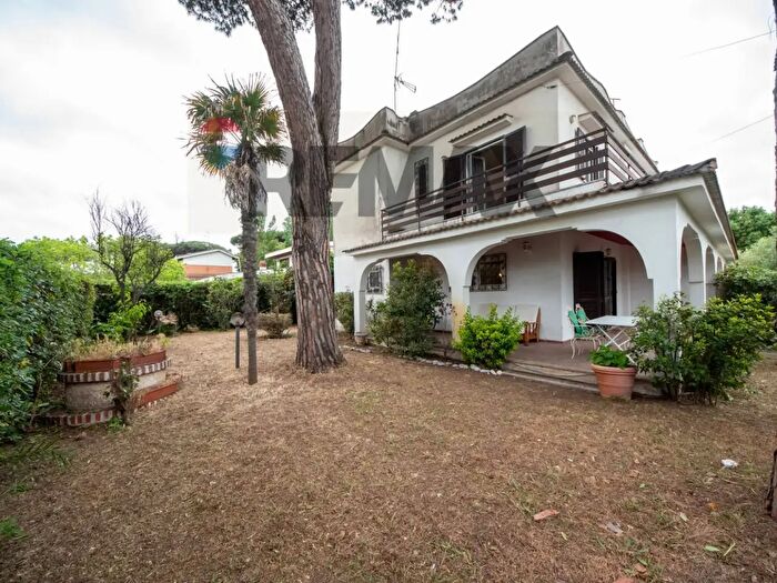 Casa quadrilocale in vendita in Letizia in Fiore, Anzio