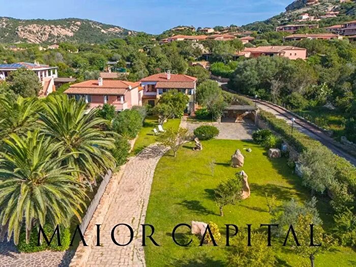 Casa con 8 locali in vendita in Arzachena