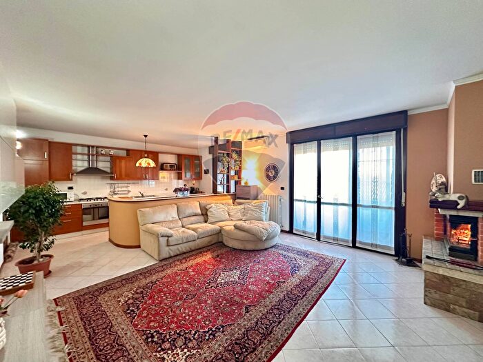 Appartamento quadrilocale in vendita in Vicolo Trieste, Fombio