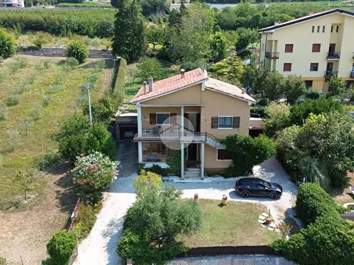 Casa con 8 locali in vendita in Via Volpara, Fumane