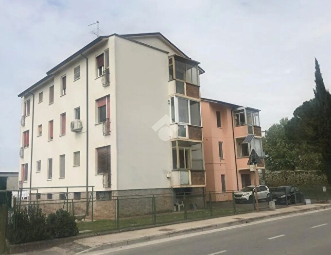 Appartamento trilocale in vendita in Via Fiumazzo, Lugo