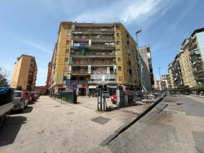 Appartamento trilocale in vendita in Traversa Cavalleggeri dAosta, Napoli
