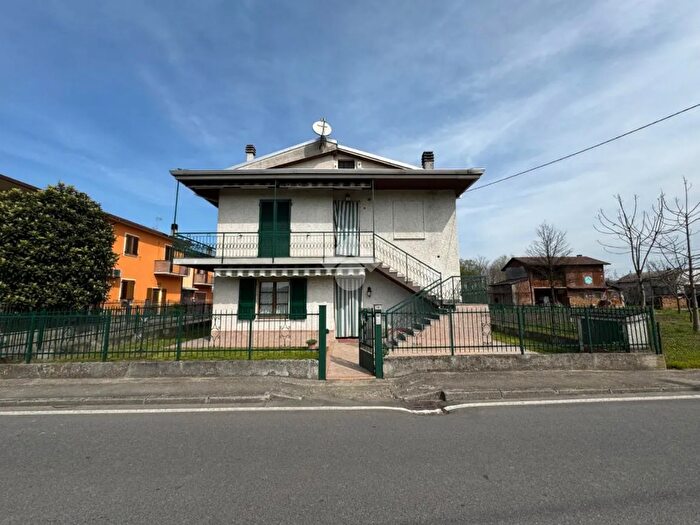 Casa con 6 locali in vendita in Via Sette Martiri, Portalbera