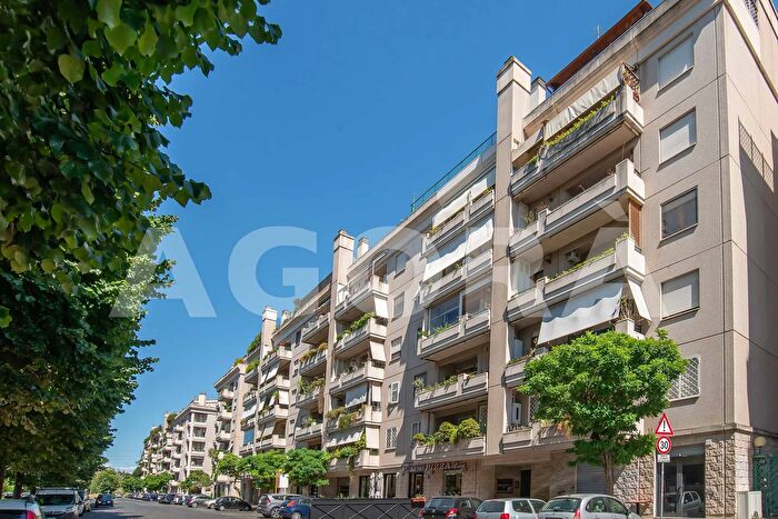 Appartamento trilocale in vendita in Via del Pianeta Terra, Roma
