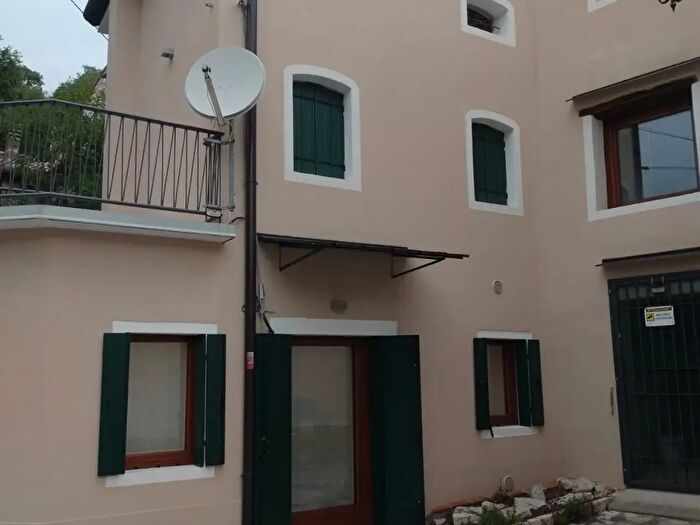 Casa trilocale in affitto in Via dei Mei N, Revine Lago