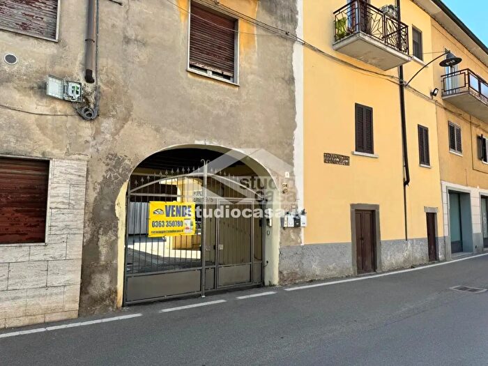 Appartamento trilocale in vendita in Via Locatelli, Calvenzano