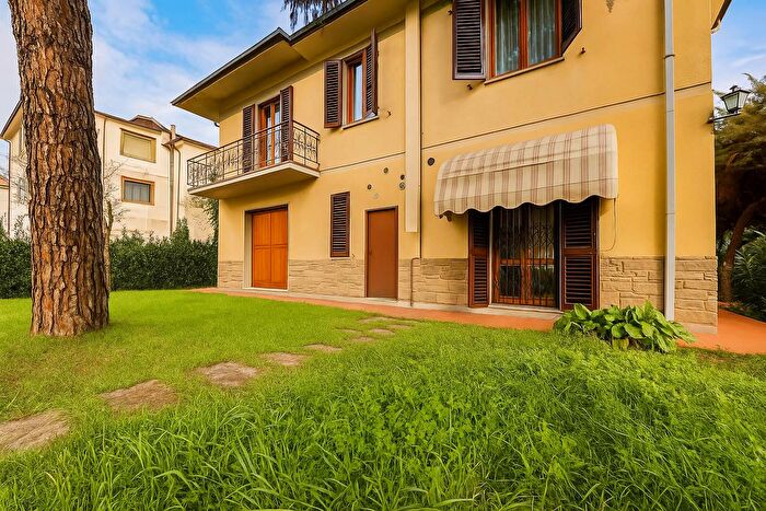 Casa con 10 locali in vendita in Empoli