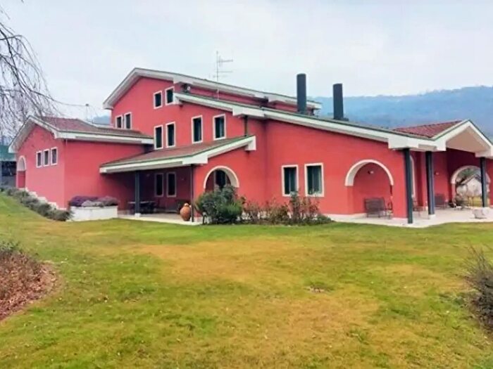 Casa con 6 locali in vendita in Via Vittorio Alfieri, Chiampo