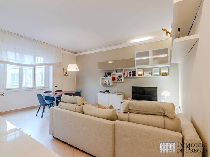 Appartamento trilocale in affitto in Via Meravigli, Duomo, Milano