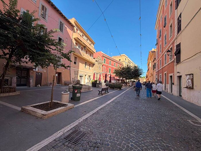 Appartamento trilocale in vendita in Via Giosuè Carducci, Centro Storico Pirgo Odescalchi, Civitavecchia