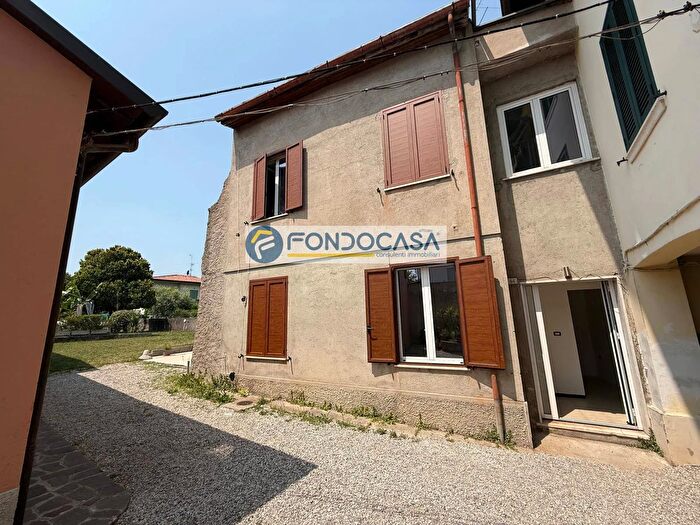 Appartamento trilocale in vendita in Via Agello, Desenzano Del Garda