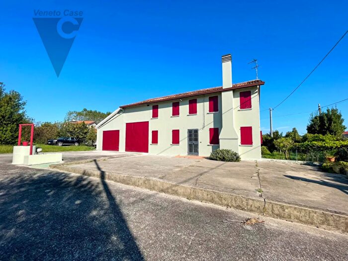 Casa con 5 locali in vendita in Via Roma, Codevigo